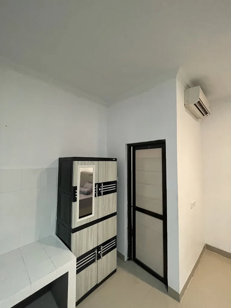 Galeri KostLavinsa 6 di Jl. ki Sahal No.45, Lopang, Kec. Serang, Kota Serang, Banten 42100